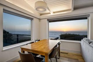 Moonstruck Beach House - 4