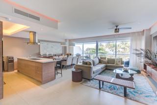 Peninsula Beachfront Residences with Pool, Gym and more - 4
