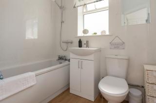 Farmhouse Apartment with Paddock & Orchard Views - - 6