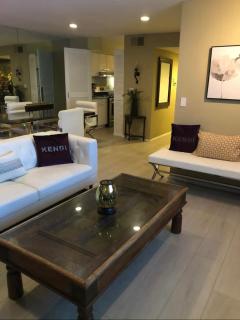 Best Location West LA Spacious condo with hottub - Los Angeles - 8