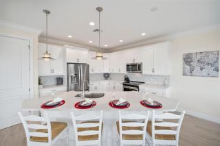 Anchors Away - Pool Home Across Street from Beach with Private Access - Fort Myers Beach - 3