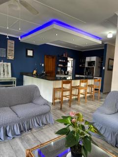BlueHive guesthouse - Port Edward - 9
