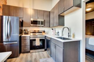 Custom-Designed Studio Across From Washington Park - Quincy - 1