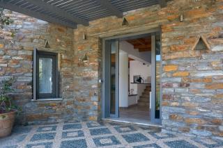 Koudouros villa with a swimming pool overlooking the beach of Porto Koundouros - 1