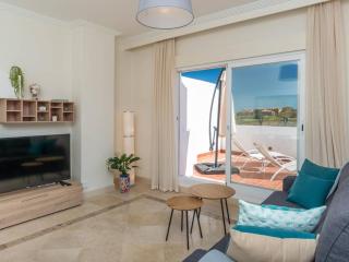 Stunning Frontline Golf Apartment - Pass the Keys - Mijas - 2