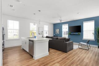 Modern Living 1B 1B Steps from Shops, Dining Fun - 2