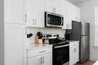 Modern Living 1B 1B Steps from Shops, Dining Fun - Pflugerville - 1