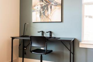 Sleek Stylish Apartment in Prime Location - Pflugerville - 2