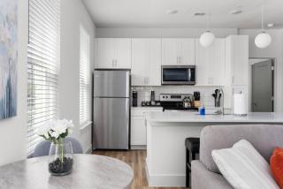 Luxury Stay 1B 1B w Gym, Pool, Shops Nearby - Pflugerville - 9