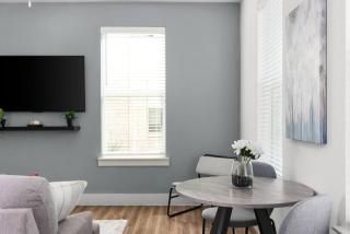 Luxury Stay 1B 1B w Gym, Pool, Shops Nearby - Pflugerville - 1