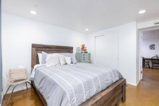 Ski Bum Chalet Close to Resorts - 1