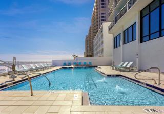Holiday Inn Express & Suites Oceanfront Daytona Beach Shores by IHG - Daytona Beach - 2