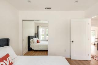 Stylish Gated Retreat in East Hollywood with Parking - Los Angeles - 1