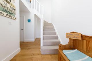 Delightful Seaside Hideaway 5 Mins to Beach - 8