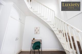 Stylish & Huge 3BR Home HIGH STREET LOCATION by Luxiety Stays Serviced Accommodation - Chelmsford - 2