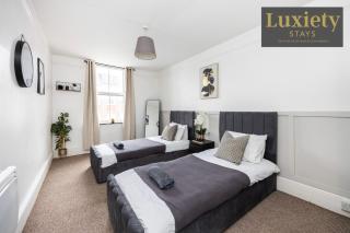 Stylish & Huge 3BR Home HIGH STREET LOCATION by Luxiety Stays Serviced Accommodation - Chelmsford - 5