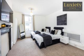 Stylish & Huge 3BR Home HIGH STREET LOCATION by Luxiety Stays Serviced Accommodation - Chelmsford - 2