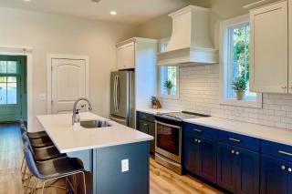 Luxe Lakefront Getaway with Porch and Water View! - Dadeville - 1