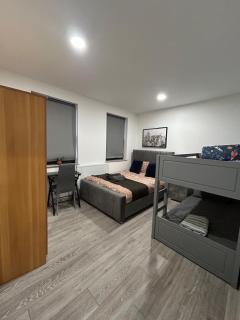 Luxury 1 bedroom with open plan kitchen for 6 person in central London! E1 - London - 7