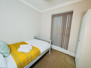 Newly redecorated 4 bed with private courtyard and terrace 5 mins to racing - Newmarket - 5