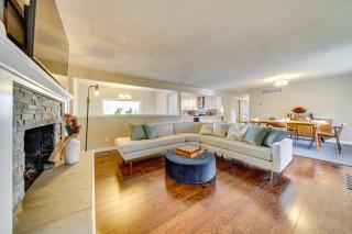 Lakefront Gem Balcony, Fire Pit and Yard in Everett - Everett - 4