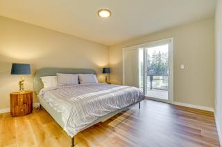 Lakefront Gem Balcony, Fire Pit and Yard in Everett - Everett - 3