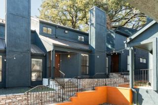 Cozy 2BR Heart of Austin Gem - 9