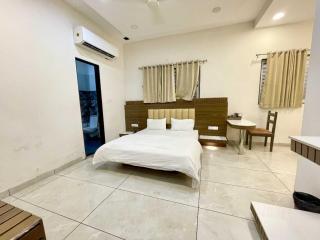 Taruraj Bhawan Guest House Near Temple - Ayodhya - 2