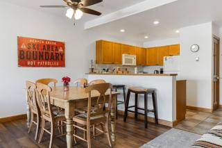 Chapel Square 220 - 4