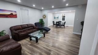 4 bedroom Home with large backyard - Cambridge - 0