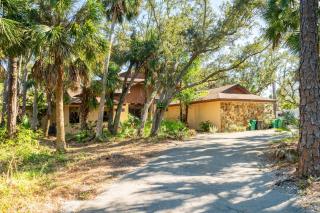 Luxury 4BR Home with Pool, Hot Tub & Movie Theater - Port Charlotte - 6