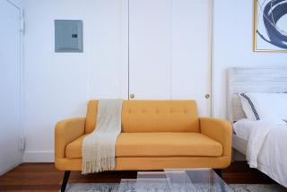 24-17 Renovated Studio Prime Location WD - New York - 5