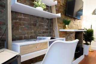 24-17 Renovated Studio Prime Location WD - 2