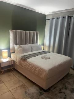 Waterfall Deluxe - Rustenburg - 2