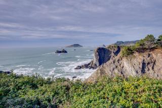 Ocean and Sunset Views Brookings Home Near Town! - 8