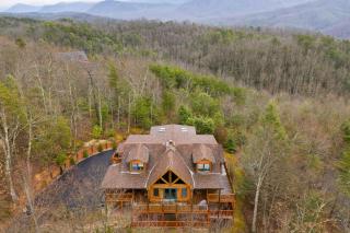 American Dream by AvantStay Deck w Views Theater Game Room Community Pool - Gatlinburg - 8