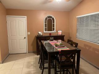 Sunny & Cozy Desert Oasis Central Location Pkg - 9