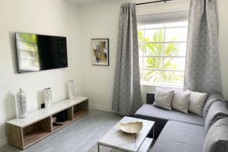 2 Bdr and 1 Bth CHIC and COZY Apartment on Collins Ave - Miami Beach - 8