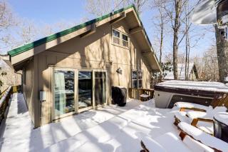 2 Mi to Skiing Blue Ridge Mtn Cabin with Hot Tub! - Beech Mountain - 8