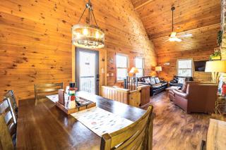 2 Mi to Skiing Blue Ridge Mtn Cabin with Hot Tub! - Beech Mountain - 3
