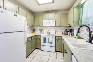 2 Mi to Skiing Blue Ridge Mtn Cabin with Hot Tub! - Beech Mountain - 2