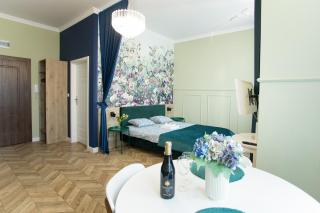 Petite Visite No 16 - 0