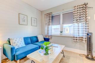 Modern Luxe Loft Free Parking & Wifi King Bed Suite 8 - 2