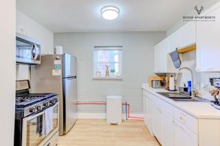 Modern Luxe Loft Free Parking & Wifi King Bed Suite 8 - 1