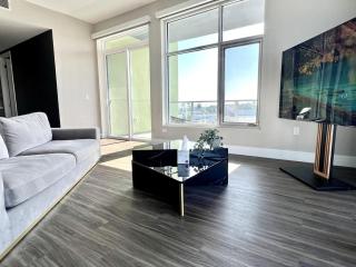 Hollywood Sign View 2 Bed 2 Bath Premium Corner - 8