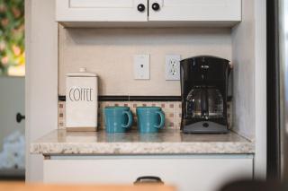 Paradise Haven 4 BR and 2BA-Next to Park- Walkscore 98 - 3