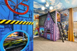 Upstay Movie Themed Mansion w Arcade Pool & Hot Tub - Davenport - 8