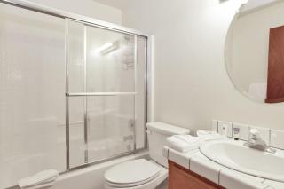 Mountain Retreat by the Creek by Big Bear Vacations - Big Bear City - 3