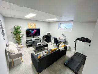 Modern Basement Suite with Comforts - 0