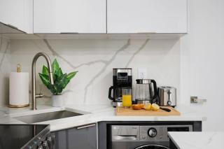 317-2A Sleek Modern 1Br UES W&D - New York - 5